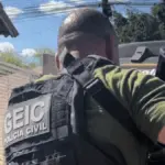 PCGO identifica trio que assaltou família com machadinha em Luziânia; adulto é preso e dois adolescentes são apreendidos