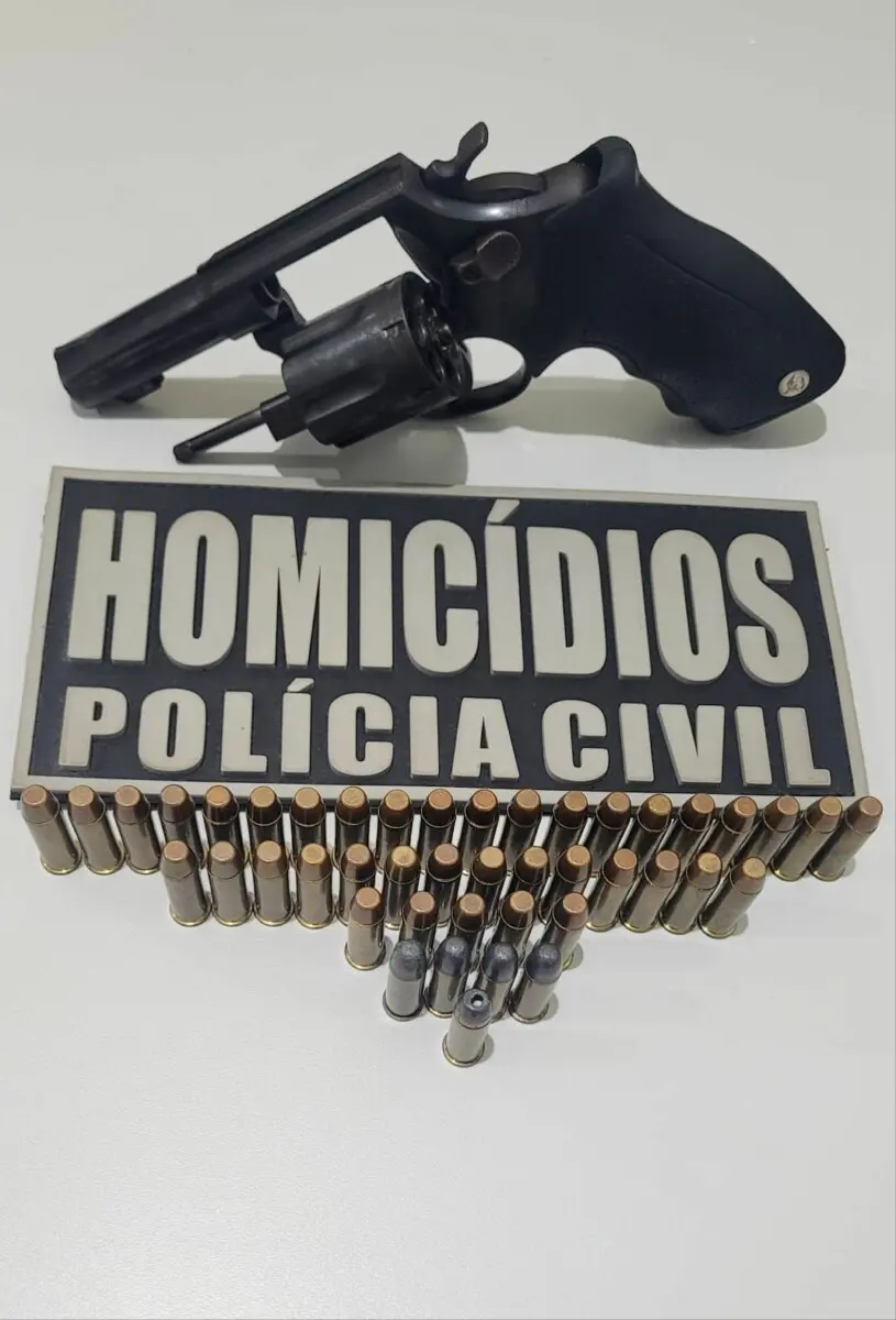 Polícia Civil prende homem que matou colega de trabalho, em Rio Verde, e recupera arma usada no crime – Policia Civil do Estado de Goiás Polícia Civil prende homem que matou colega de trabalho, em Rio Verde, e recupera arma usada no crime – Policia Civil do Estado de Goiás