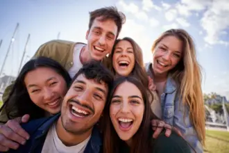 Veja como a amizade impacta a saúde mental