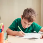 4 dicas práticas para estimular a escrita à mão em crianças