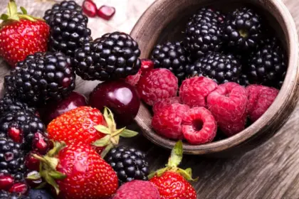 5 benefícios das frutas vermelhas para a saúde