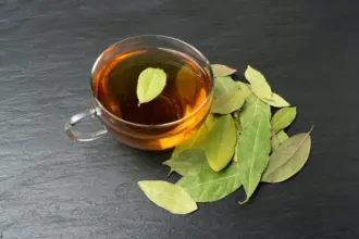 7 receitas de chá de louro e seus benefícios para a saúde