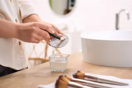 6 dicas para limpar os itens de maquiagem corretamente