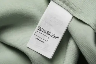 Veja os significados dos símbolos na etiqueta da roupa