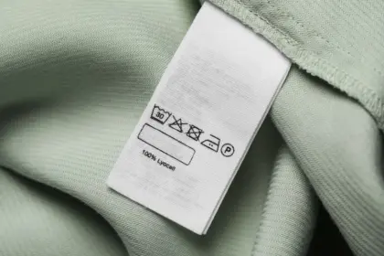 Veja os significados dos símbolos na etiqueta da roupa