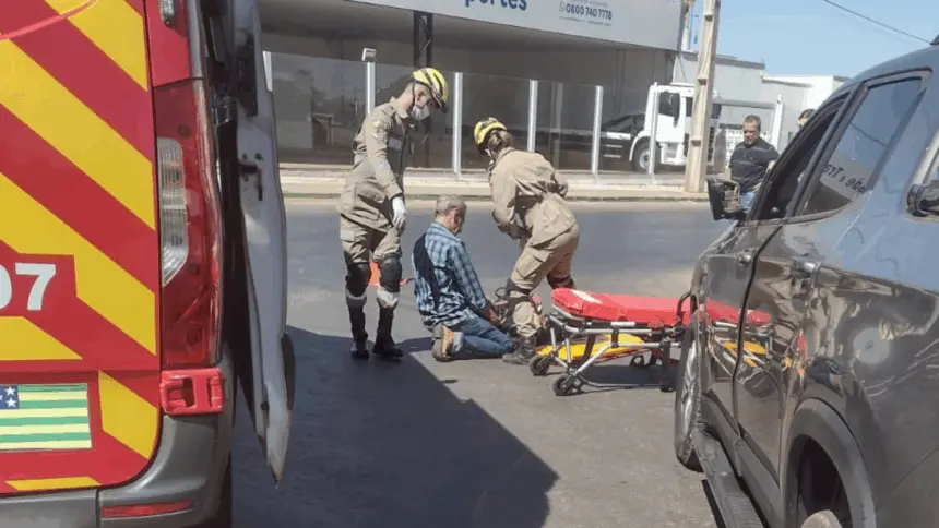 Motociclista fica ferida após colisão com caminhonete em Goianésia Motociclista fica ferida após colisão com caminhonete em Goianésia