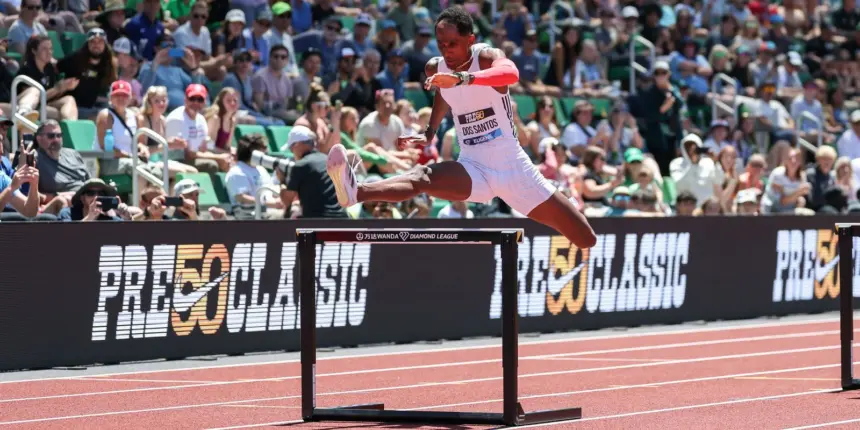 Alison dos Santos supera campeão olímpico em palco de título mundial Alison dos Santos supera campeão olímpico em palco de título mundial