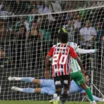Rafael defende pênalti e São Paulo garante empate na Libertadores