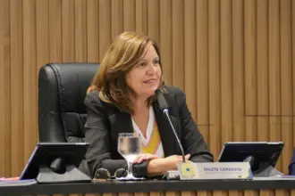 Vereadora Salete Carrilho solicita estrutura coberta fixa para Feira Cultural no Granville