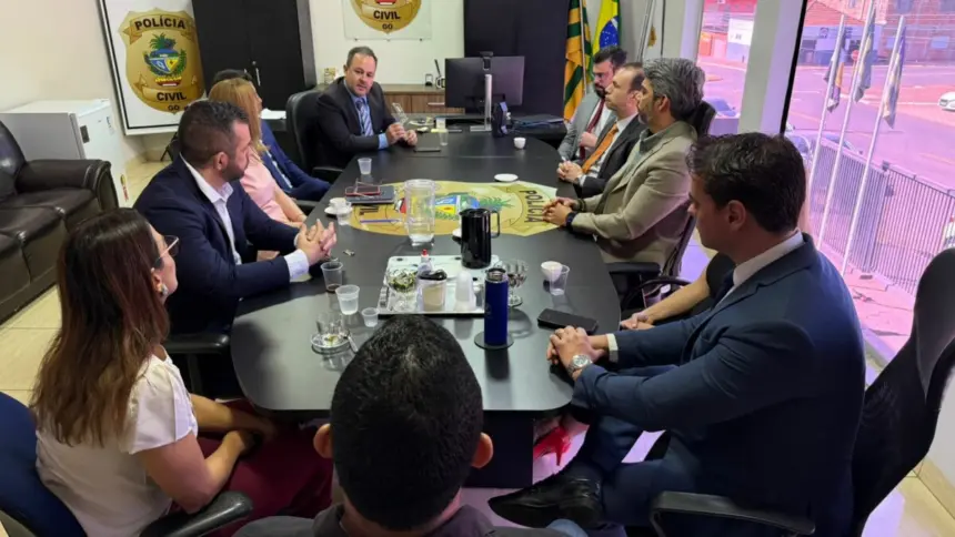PCGO alinha ações com Judiciário em Jataí para fortalecer proteção às mulheres no Agosto Lilás – Policia Civil do Estado de Goiás PCGO alinha ações com Judiciário em Jataí para fortalecer proteção às mulheres no Agosto Lilás – Policia Civil do Estado de Goiás