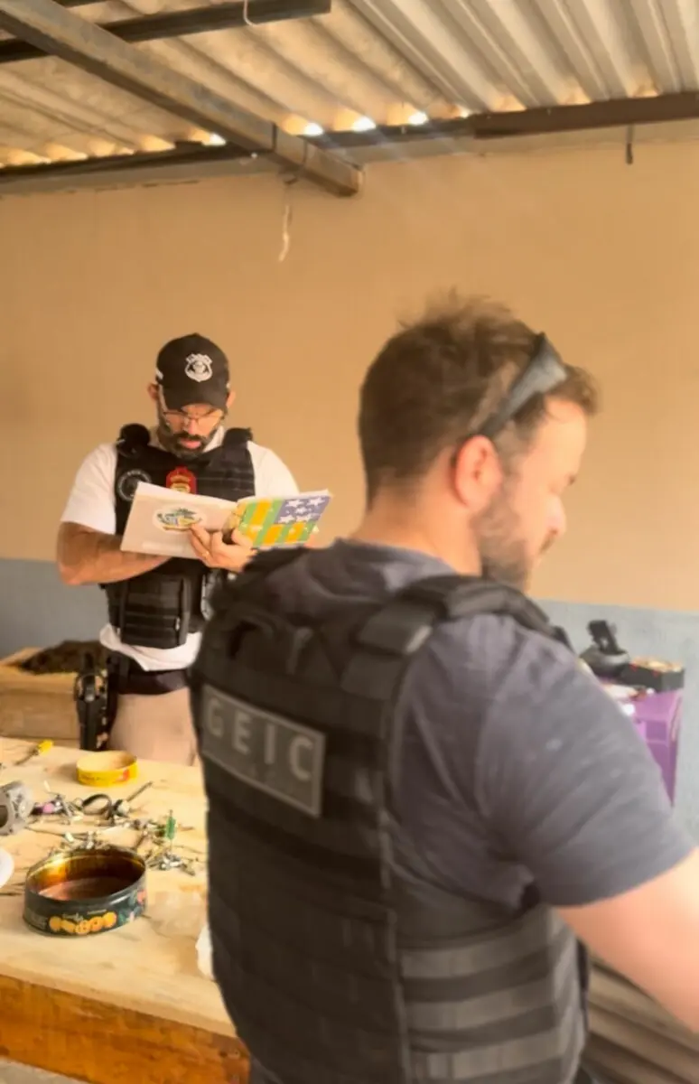 Operação conjunta prende dupla em flagrante por tráfico de drogas em bairro de Cristalina – Policia Civil do Estado de Goiás Operação conjunta prende dupla em flagrante por tráfico de drogas em bairro de Cristalina – Policia Civil do Estado de Goiás