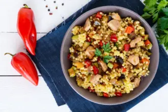 8 saladas ricas em proteínas para o jantar