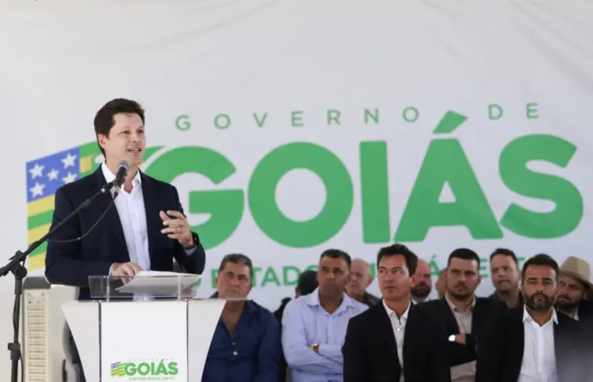 “Virada de chave na vida das famílias”, afirma Daniel Vilela em entrega de casas em Santa Cruz de Goiás – Vice-Governadoria “Virada de chave na vida das famílias”, afirma Daniel Vilela em entrega de casas em Santa Cruz de Goiás – Vice-Governadoria