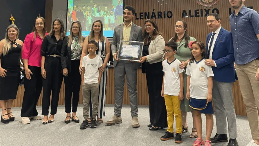 Em manhã de gala, Câmara presta homenagem a personalidades e instituições de Goianésia Em manhã de gala, Câmara presta homenagem a personalidades e instituições de Goianésia