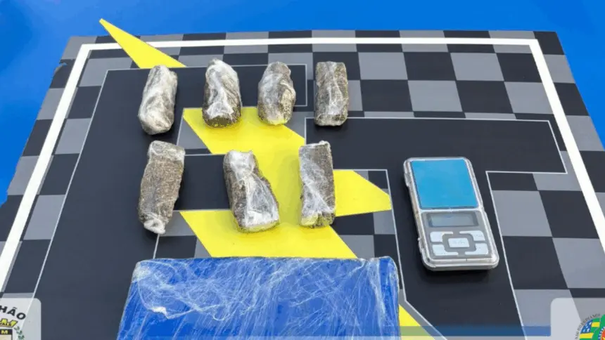 Homem é preso com quase 1 kg de drogas durante operação no oeste de Goianésia Homem é preso com quase 1 kg de drogas durante operação no oeste de Goianésia