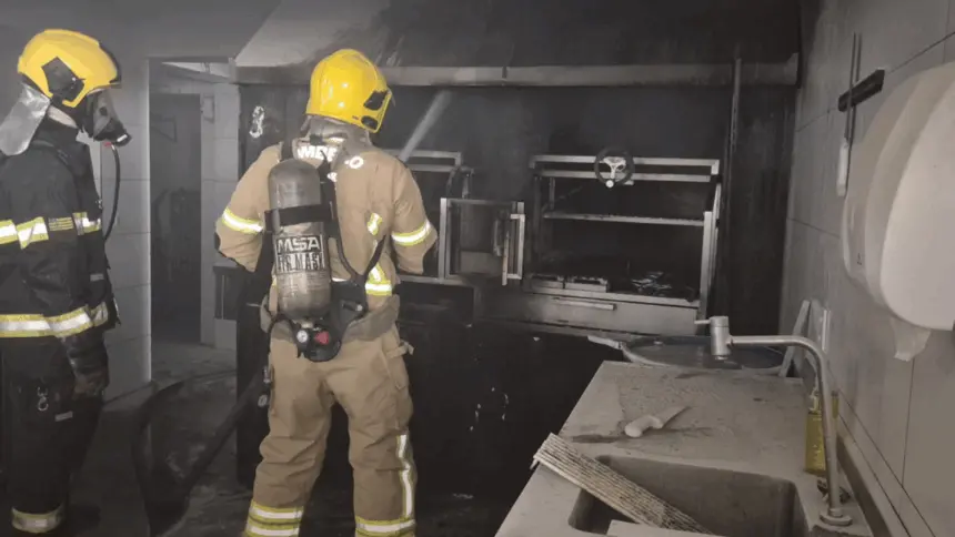 Incêndio em restaurante de Goianésia é controlado pelos Bombeiros Incêndio em restaurante de Goianésia é controlado pelos Bombeiros