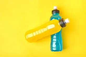 Entenda a diferença entre isotônico e energético