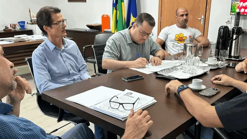 Prefeitura de Goianésia resgata Natal Luz e já inicia preparativos para realização neste ano de 2025 Prefeitura de Goianésia resgata Natal Luz e já inicia preparativos para realização neste ano de 2025
