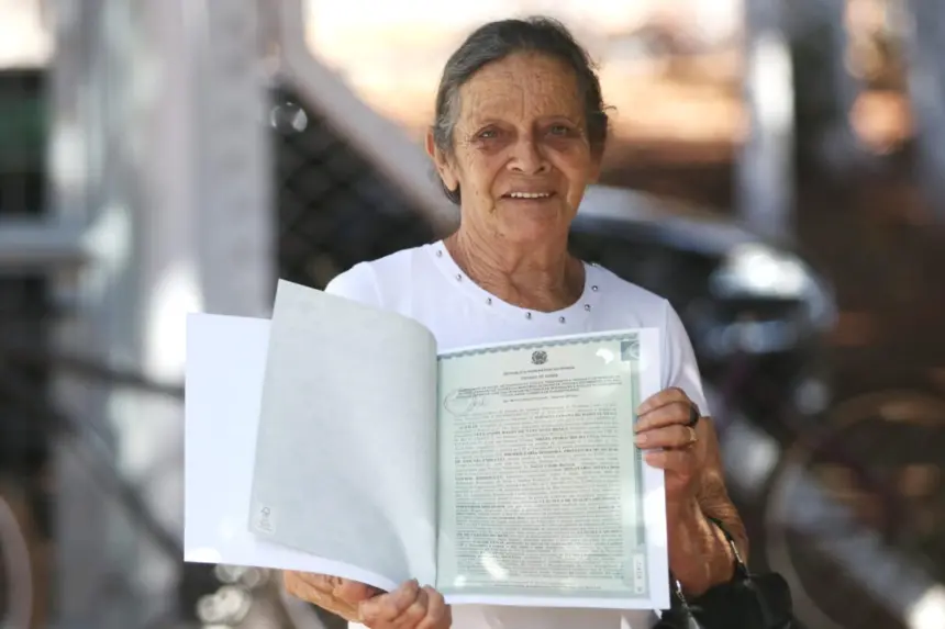 Mais de mil famílias recebem documento das casas a custo zero – Portal Goiás Mais de mil famílias recebem documento das casas a custo zero – Portal Goiás