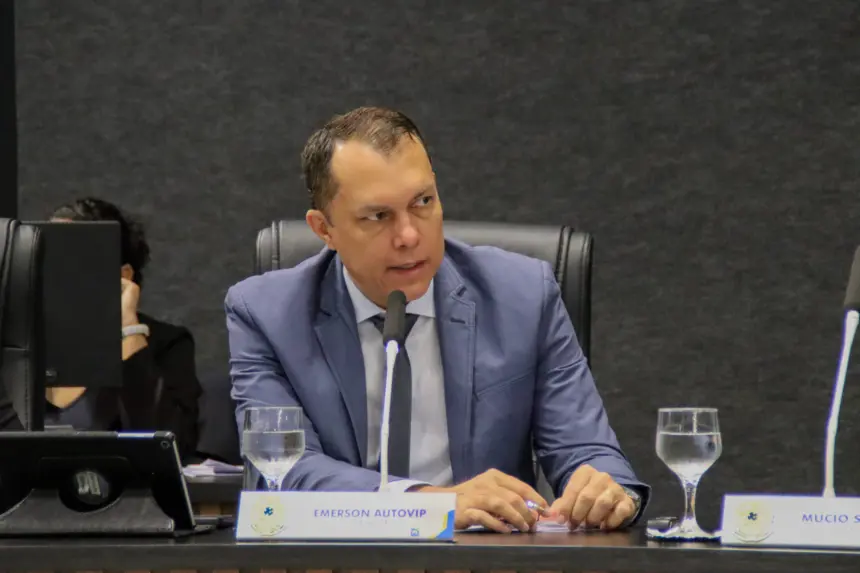 Vereador Emerson Autovip propõe ponto de coleta de óleo de cozinha e parceria com a Saneago