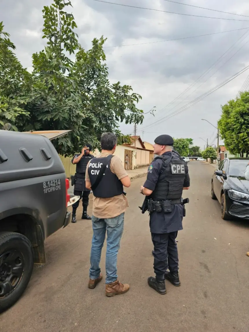 PCGO e PMGO prendem em Jataí empresários – pai e filho – investigados por homicídio no Mato Grosso – Policia Civil do Estado de Goiás PCGO e PMGO prendem em Jataí empresários – pai e filho – investigados por homicídio no Mato Grosso – Policia Civil do Estado de Goiás