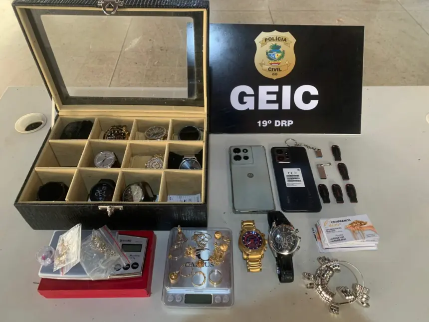PCGO prende homem por furto de joais avaliadas em aproximadamente R$ 10 mil reais – Policia Civil do Estado de Goiás PCGO prende homem por furto de joais avaliadas em aproximadamente R$ 10 mil reais – Policia Civil do Estado de Goiás
