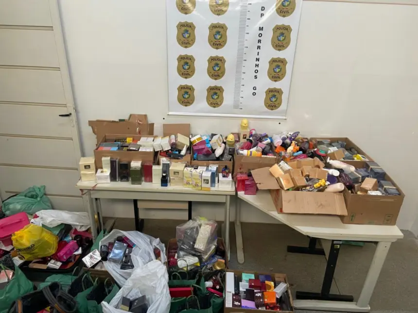 Polícia Civil cumpre buscas e apreende cosméticos e perfumes furtados de empresa em Morrinhos – Policia Civil do Estado de Goiás Polícia Civil cumpre buscas e apreende cosméticos e perfumes furtados de empresa em Morrinhos – Policia Civil do Estado de Goiás