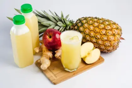 7 sucos com abacaxi para ajudar a desintoxicar o organismo