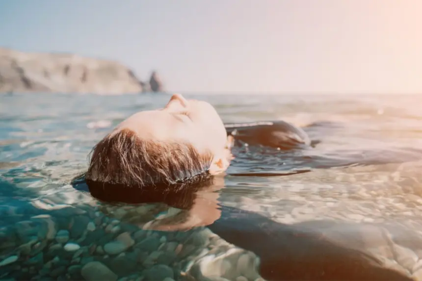Veja os benefícios do banho de mar para a saúde mental Veja os benefícios do banho de mar para a saúde mental