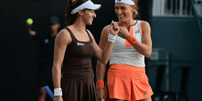 Dupla de Stefani vira sobre atual campeã e vai à semi do WTA Finals Dupla de Stefani vira sobre atual campeã e vai à semi do WTA Finals