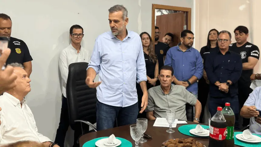 Renato de Castro recebe senador Vanderlan Cardoso que anuncia vários benefícios para Goianésia Renato de Castro recebe senador Vanderlan Cardoso que anuncia vários benefícios para Goianésia