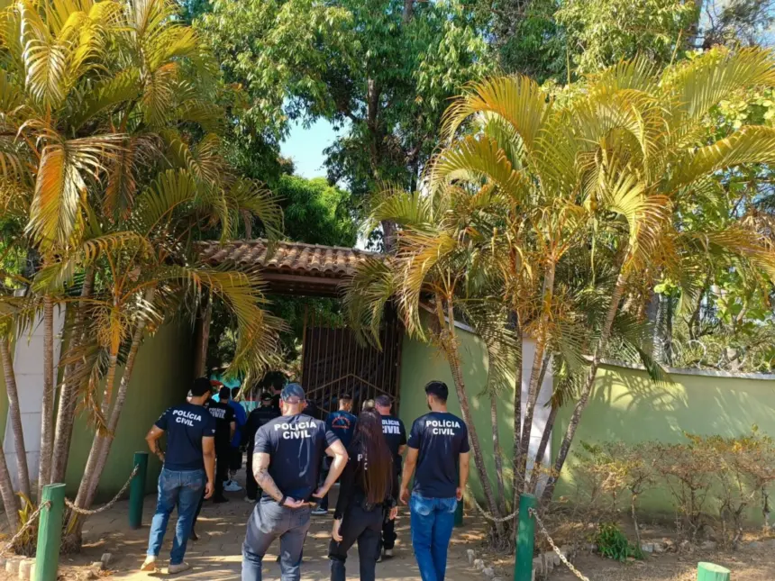 Polícia Civil faz operação em clínica irregular que internava pacientes compulsoriamente, em Abadia de Goiás Polícia Civil faz operação em clínica irregular que internava pacientes compulsoriamente, em Abadia de Goiás