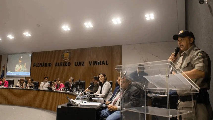 Vereadores homenageiam integrantes do Proerd em Goianésia Vereadores homenageiam integrantes do Proerd em Goianésia