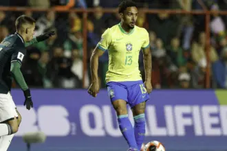 Lateral Vitinho é convocado para defender a seleção brasileira