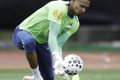 Goleiro John diz que primeira convocação para a seleção é um sonho