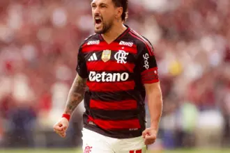Arrascaeta é o craque do Prêmio Brasileirão 2025