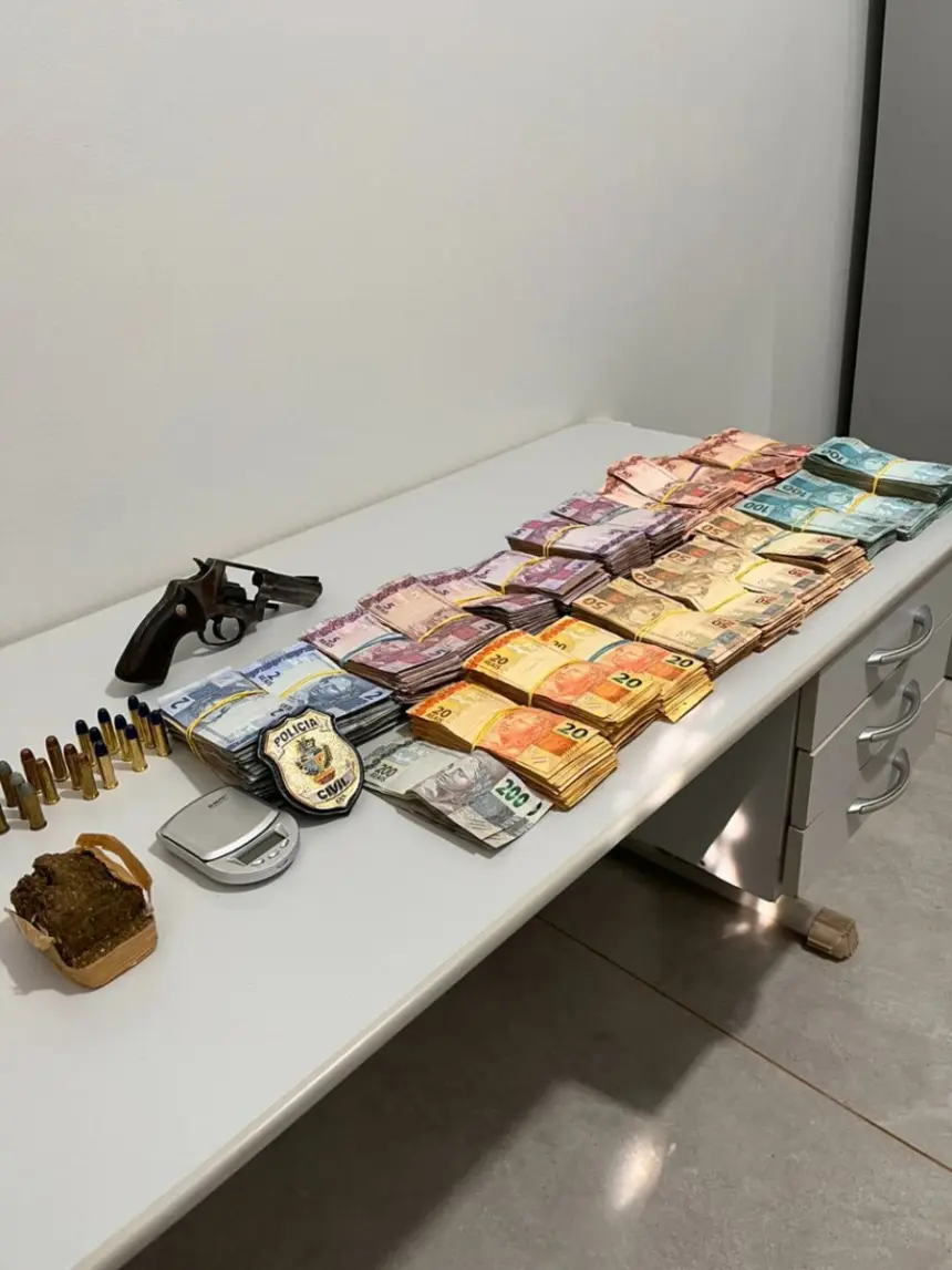 PCGO prende homem por tráfico de drogas, posse ilegal de arma e apreende mais de R$ 70 mil em Maurilândia – Policia Civil do Estado de Goiás PCGO prende homem por tráfico de drogas, posse ilegal de arma e apreende mais de R$ 70 mil em Maurilândia – Policia Civil do Estado de Goiás