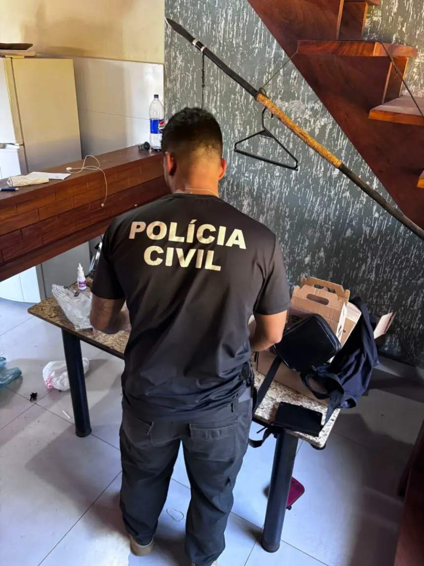 Polícia Civil cumpre mandado de busca domiciliar e apreende armas, munições e drogas em Alto Paraíso – Policia Civil do Estado de Goiás