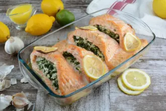 7 receitas de peixe recheado para almoço ou jantar