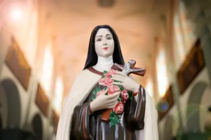 3 orações para o Dia da Santa Teresinha