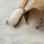 Aprenda a fazer banho de açúcar para atrair sorte e harmonia