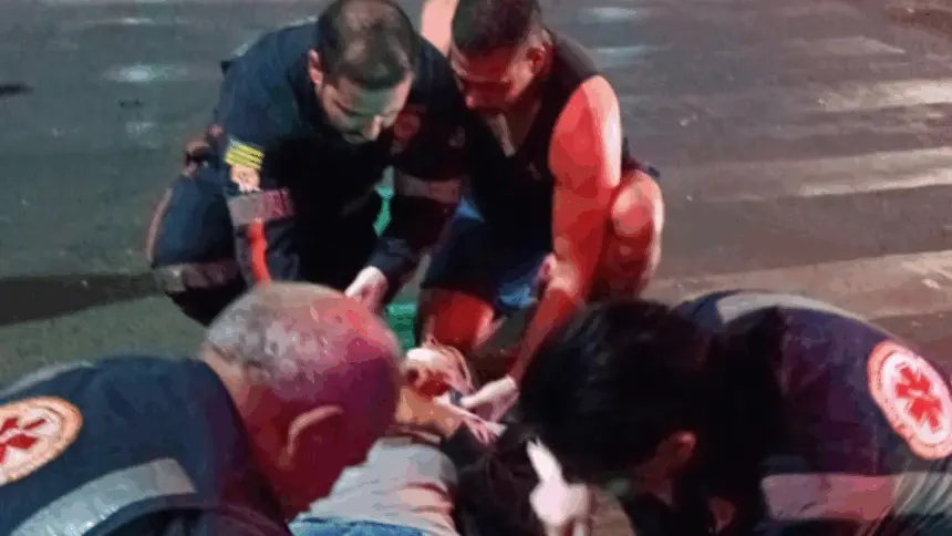 Bombeiro de folga presta socorro a jovem gravemente ferido em acidente no centro de Goianésia Bombeiro de folga presta socorro a jovem gravemente ferido em acidente no centro de Goianésia