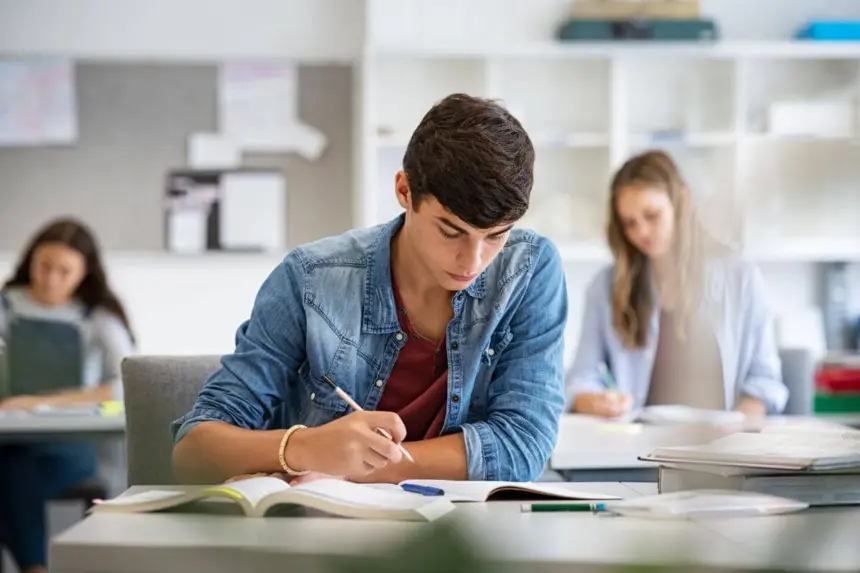 Veja como fazer um bom texto dissertativo-argumentativo no Enem Veja como fazer um bom texto dissertativo-argumentativo no Enem