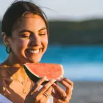 12 nutrientes que ajudam a proteger a pele do sol