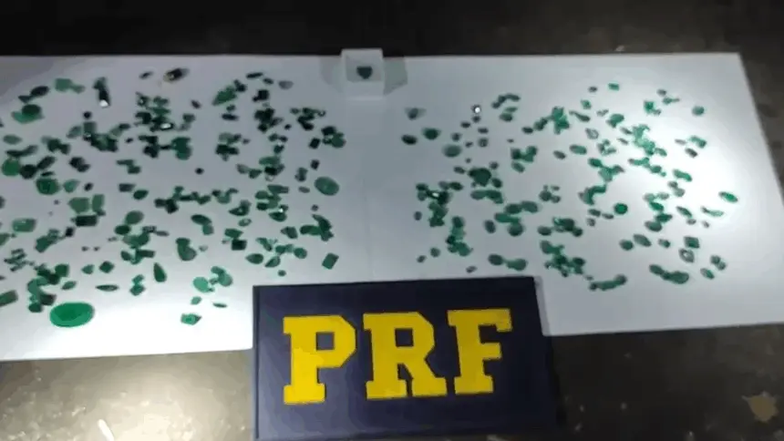 PRF apreende pedras preciosas sem origem comprovada na BR-153, em Jaraguá