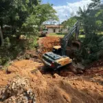 SeInfra executa obra emergencial para conter erosão na “Praça da Baixada”