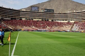 Ônibus atrasa e final da Libertadores começará às 18h15 (de Brasília)