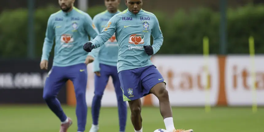 Seleção realiza primeiro treino para amistosos na Europa Seleção realiza primeiro treino para amistosos na Europa