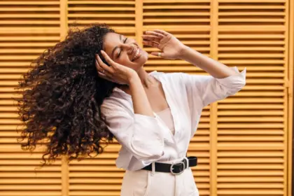 Cachos definidos: 5 dicas para realçar a curvatura do cabelo