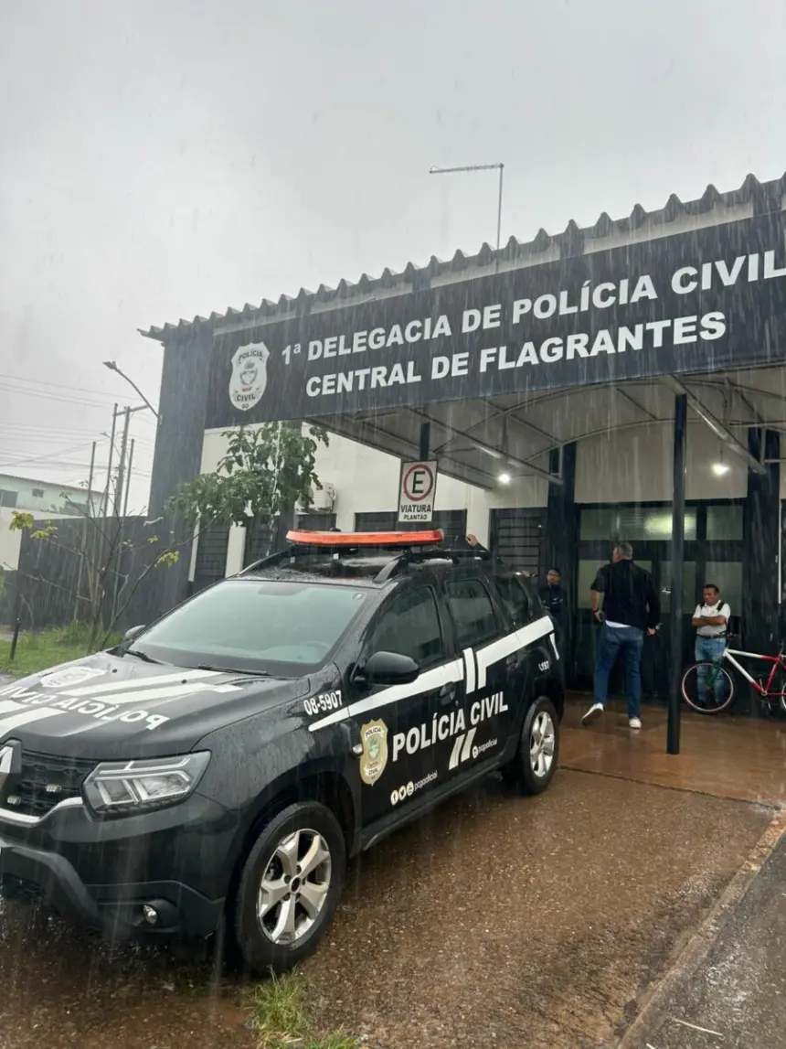 PCGO apreende adolescente por extorsão e por invadir rede social de vítima e acessar imagens íntimas, em Águas Lindas PCGO apreende adolescente por extorsão e por invadir rede social de vítima e acessar imagens íntimas, em Águas Lindas